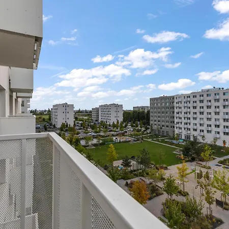 Airport Apartment *